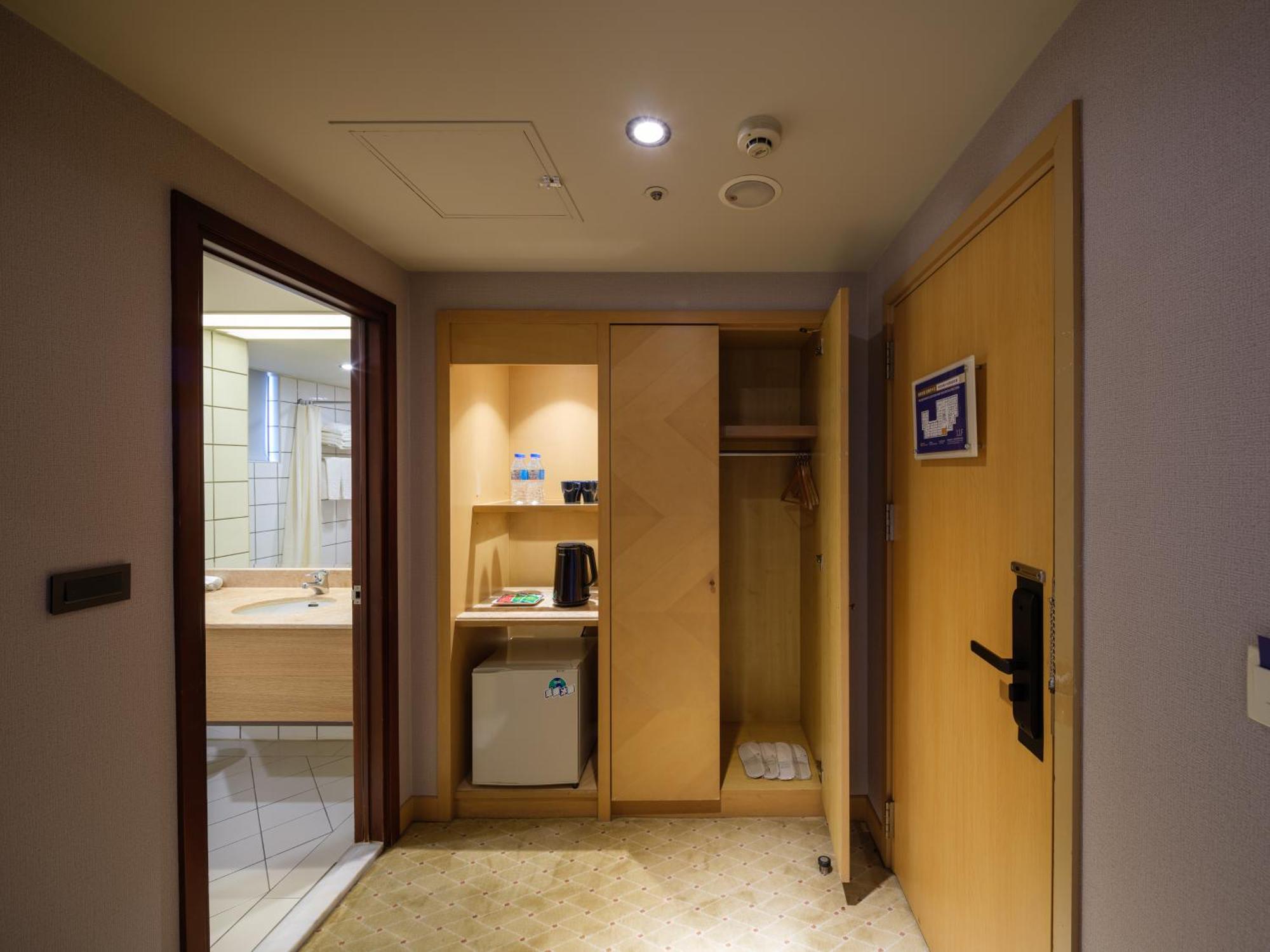 Rich & Free Hotel - Fuzhong 富逸旅趣-板橋府中館 Taipei Exterior foto