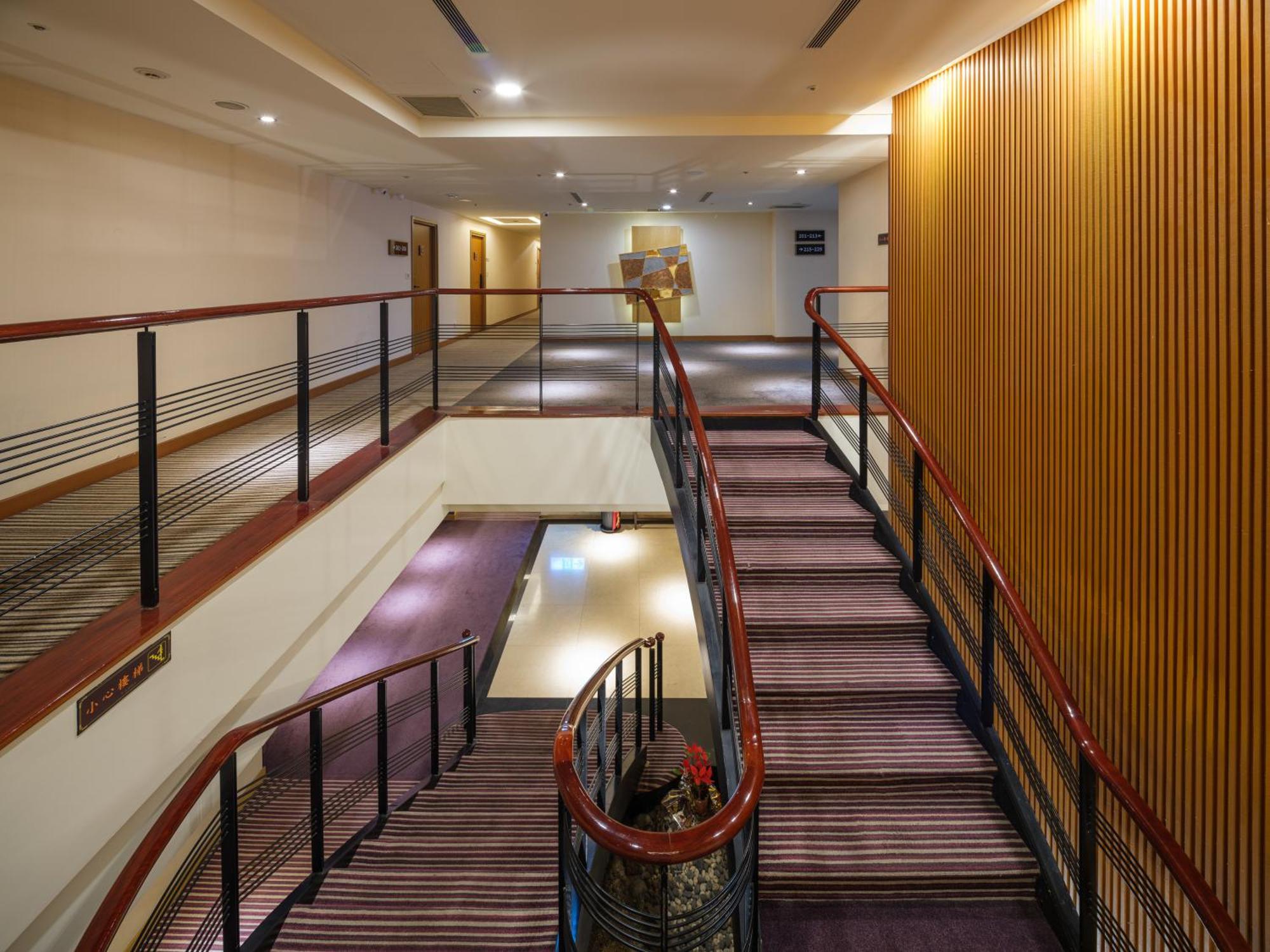 Rich & Free Hotel - Fuzhong 富逸旅趣-板橋府中館 Taipei Exterior foto