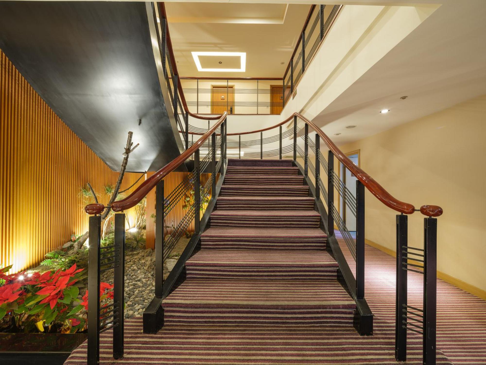 Rich & Free Hotel - Fuzhong 富逸旅趣-板橋府中館 Taipei Exterior foto