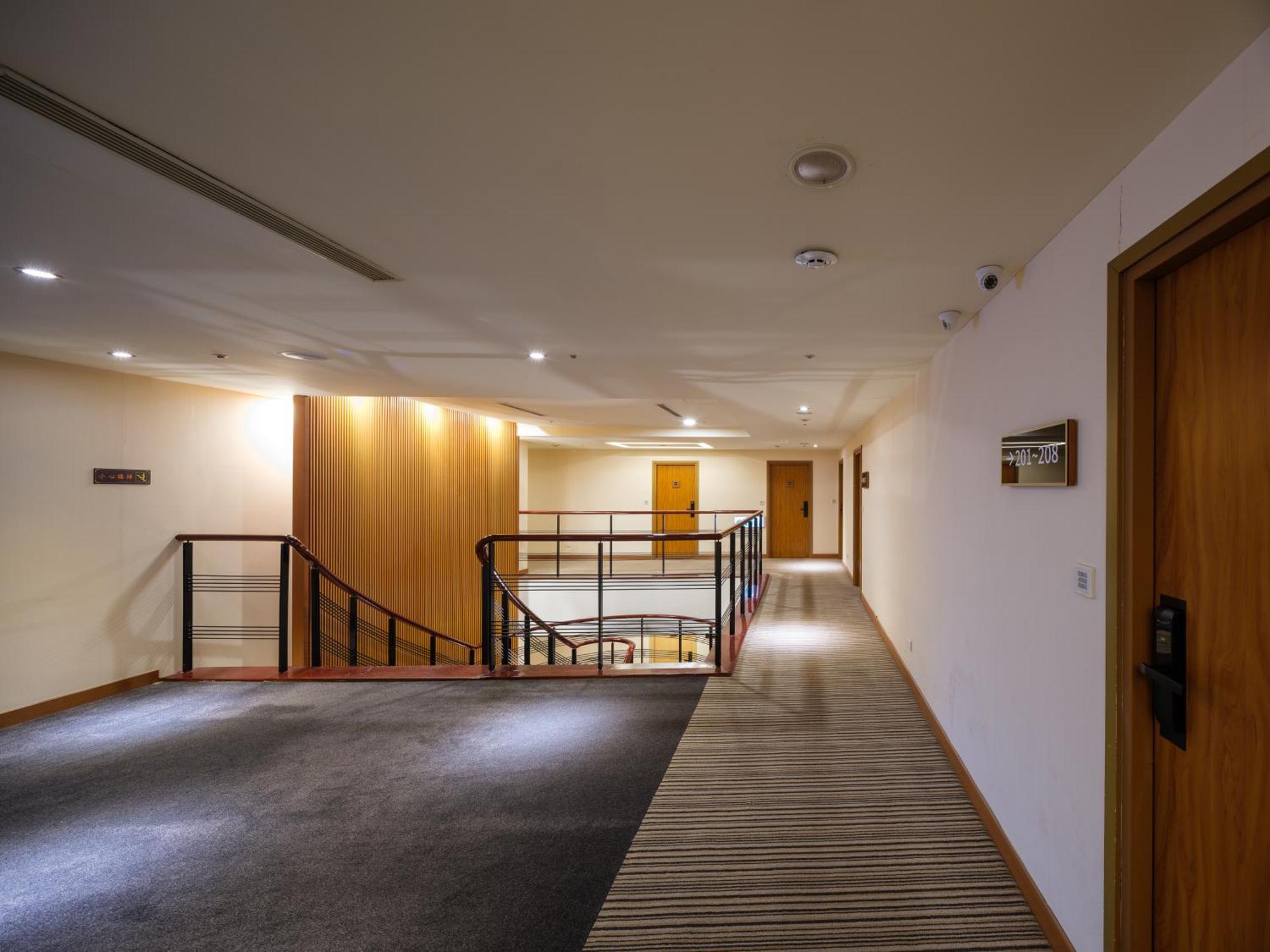 Rich & Free Hotel - Fuzhong 富逸旅趣-板橋府中館 Taipei Exterior foto