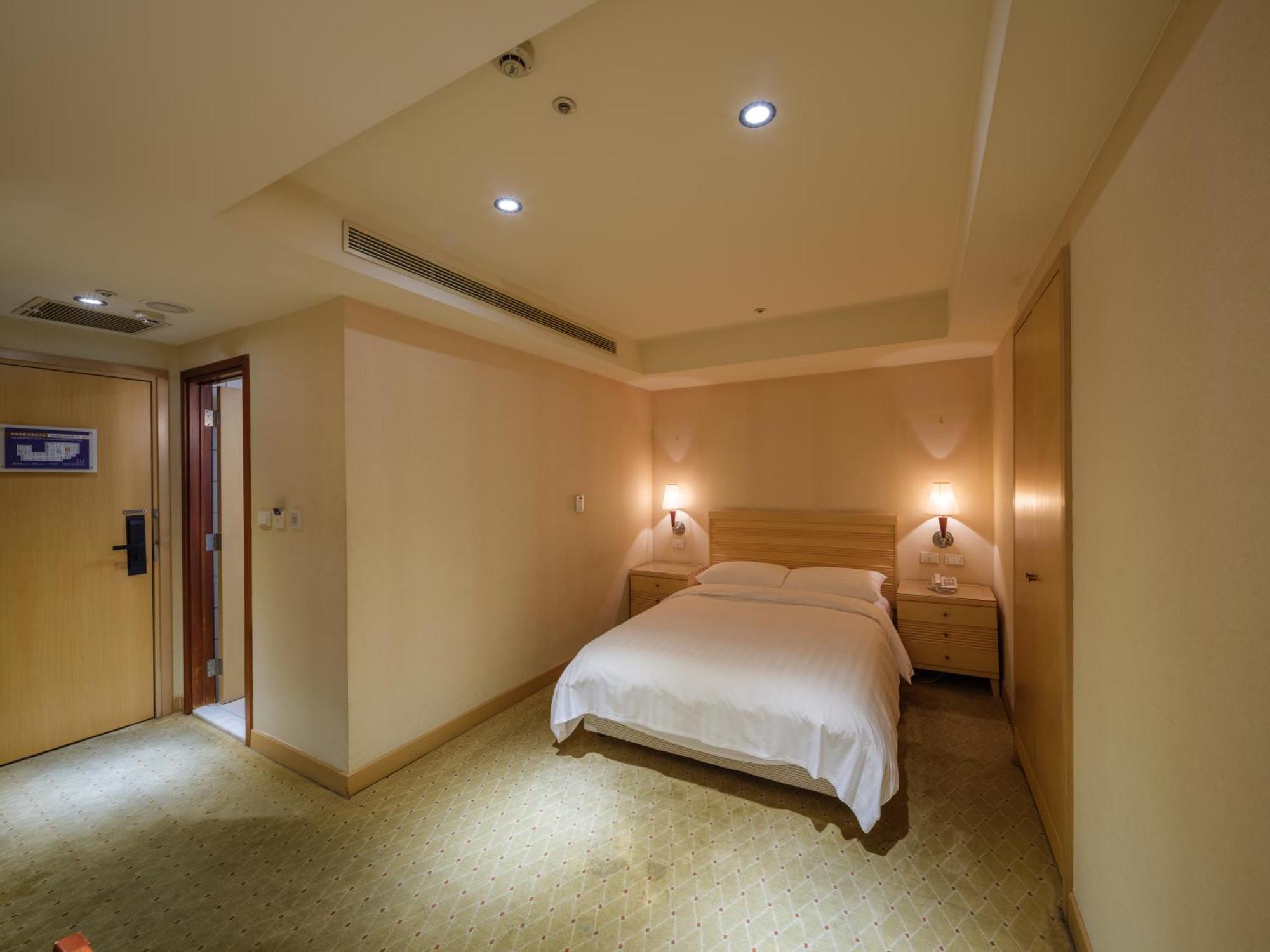 Rich & Free Hotel - Fuzhong 富逸旅趣-板橋府中館 Taipei Exterior foto