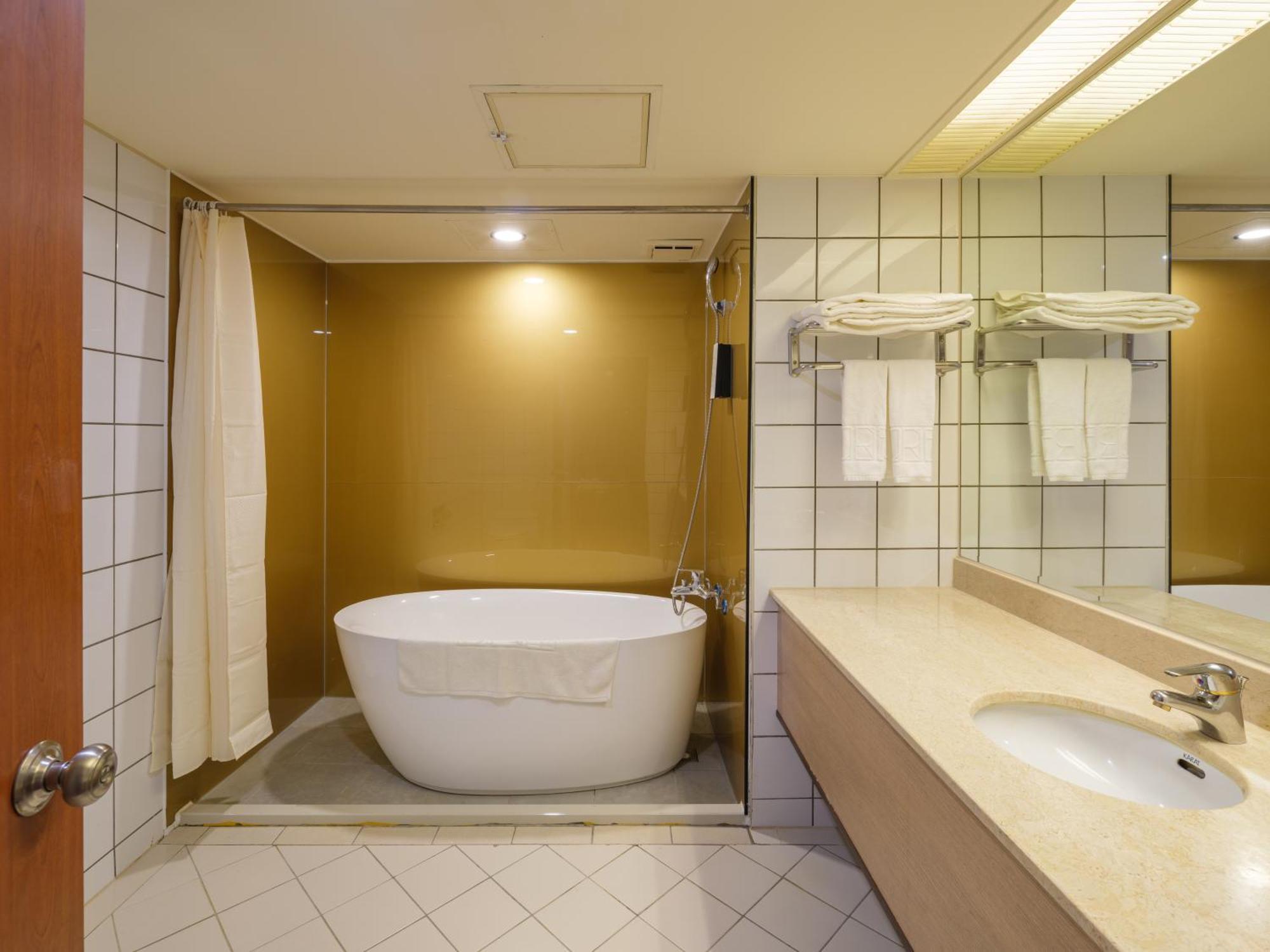 Rich & Free Hotel - Fuzhong 富逸旅趣-板橋府中館 Taipei Exterior foto