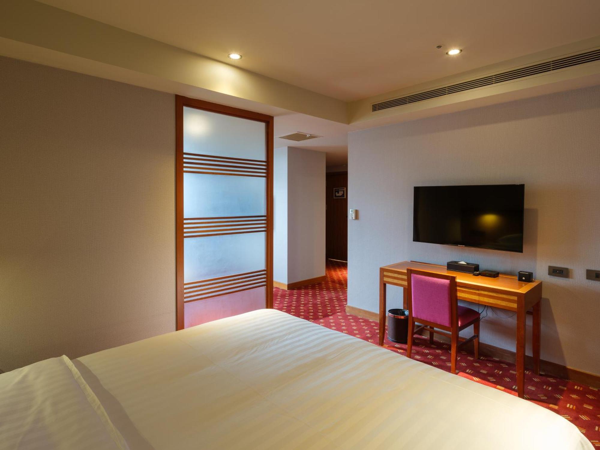 Rich & Free Hotel - Fuzhong 富逸旅趣-板橋府中館 Taipei Exterior foto