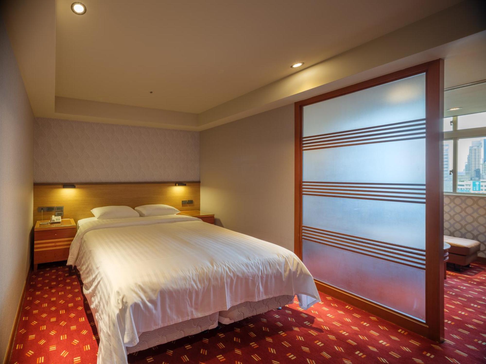 Rich & Free Hotel - Fuzhong 富逸旅趣-板橋府中館 Taipei Exterior foto